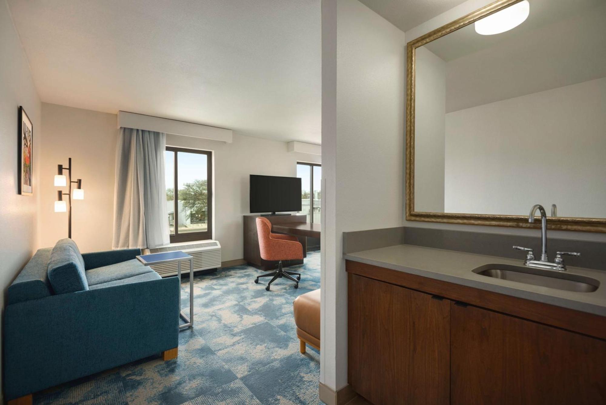 Hampton Inn & Suites Сан Маркос Экстерьер фото
