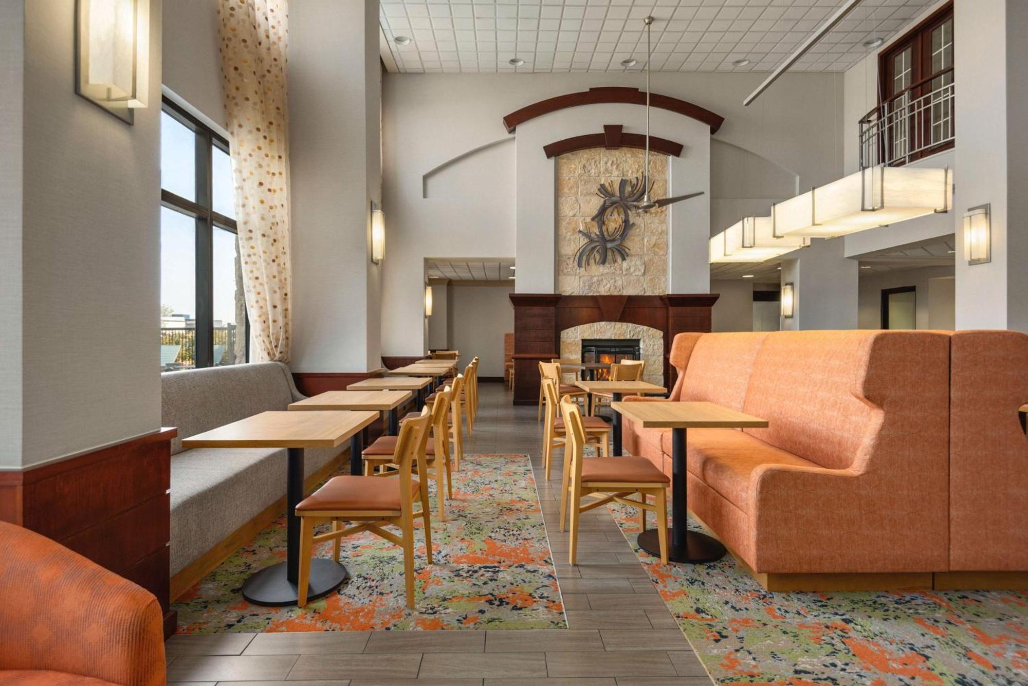 Hampton Inn & Suites Сан Маркос Экстерьер фото